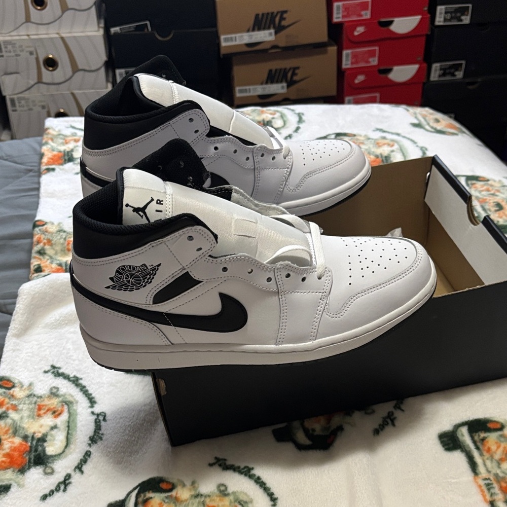 Jordan Men's White and Black High-Top Sneakers, keychains while supplies last - Picture 2 of 6